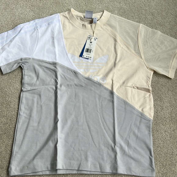 Adidas tshirt - Picture 1 of 7